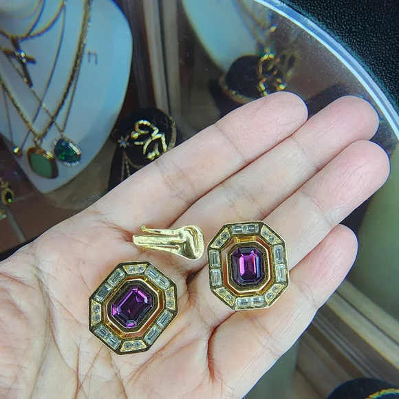 CHRISTIAN DIOR Elegant Gold and Purple Earrings - Picture 2 of 3